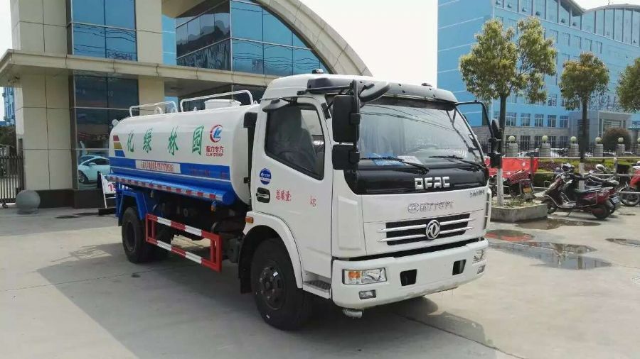 東風多利卡9噸灑水車