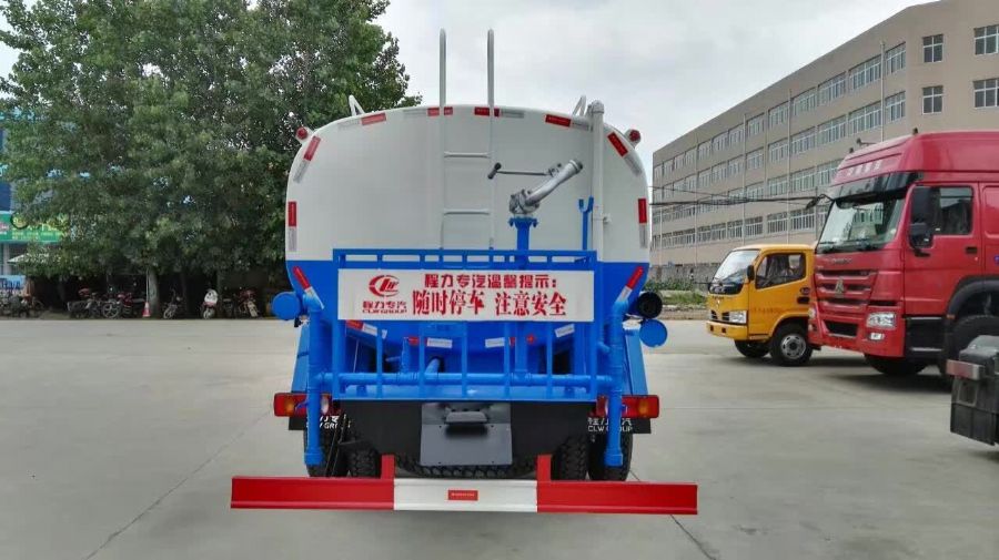 灑水車廠家：東風145灑水車價格12萬起，江蘇順利上牌