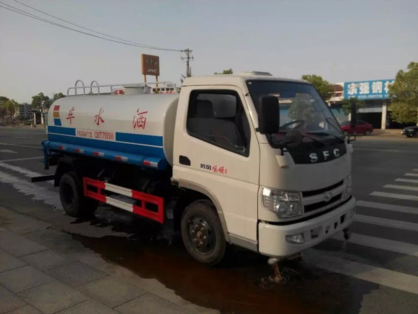 時風風順5噸灑水車圖片