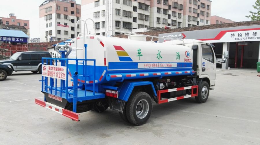 東風5噸灑水車圖片
