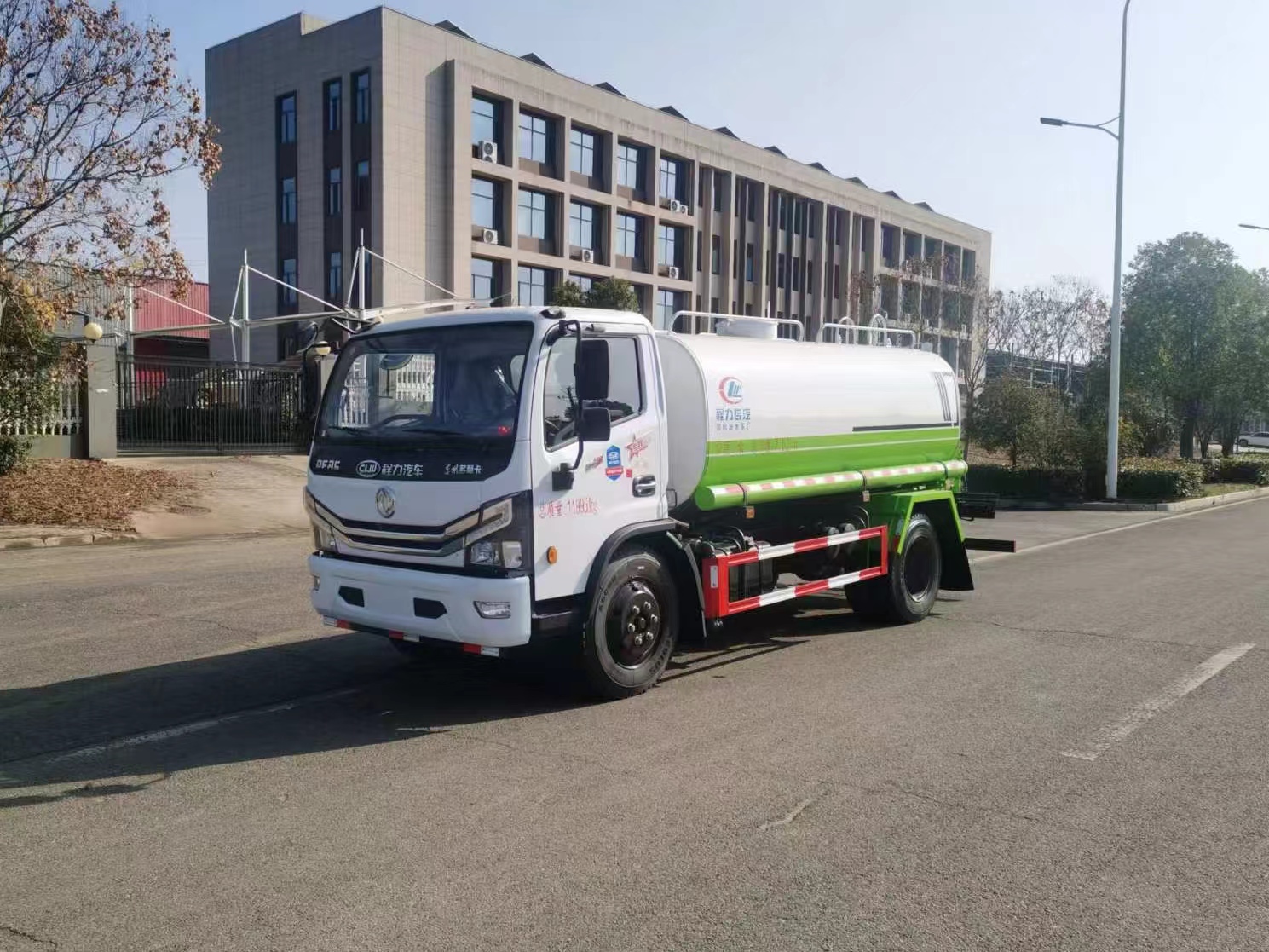 東風D7多利卡10噸灑水車